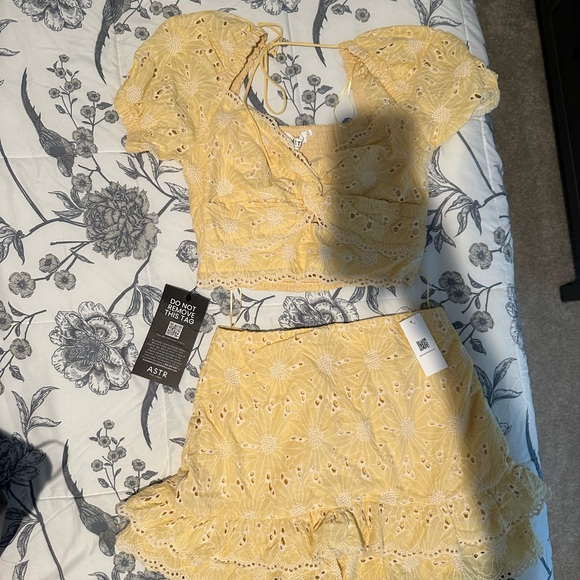 ASTR Floral Yellow Eyelet Skirt and Twist front top - Picture 3 of 8